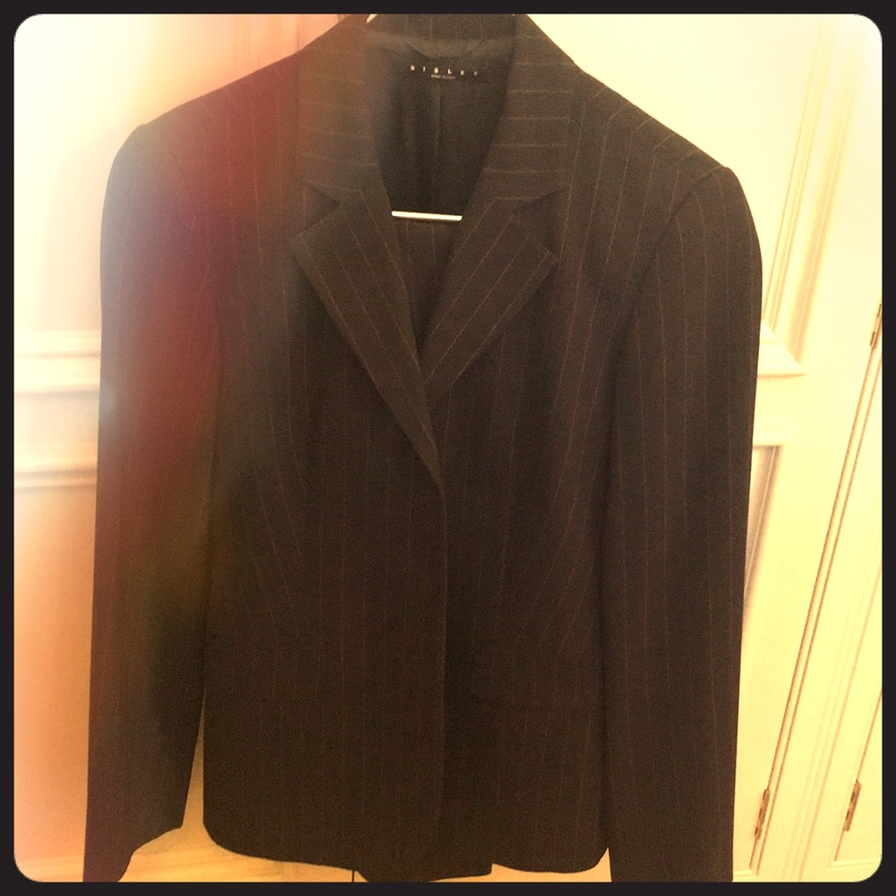 Women’s Navy/Red Pinstriped Pant Suit